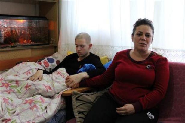 <p>Baş ağrısı çeken oğluna beyincik kanseri tanısı konulduğunu ve ameliyat edildiğini belirten Kürklüoğlu, şöyle konuştu:</p>

<p> </p>
