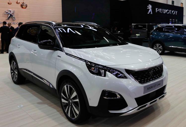 <p>Peugeot SUV stratejisinin en yeni üyesi olan <span style="color:#FFA07A"><strong>5008</strong></span> modelini Ekim ayında Türkiye'de satışa sunmayı planlıyor.</p>
<p>Yeni 5008 modelinin Türkiye gösterimi ise 2017 İstanbul Autoshow’da yapıldı.<br />
<br />
Yeni Peugeot 5008'in Türkiye’de; Puretech 130 HP benzinli, 1.6 BlueHDi 120 HP Dizel, 1.6 THP 165 HP Benzinli Motor seçenekleriyle sunulması planlanıyor.<br />
</p>