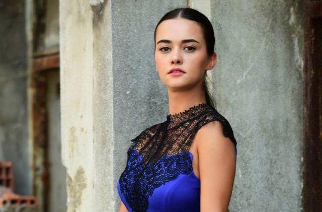 <p><strong>Hande Soral</strong></p>

<p> </p>
