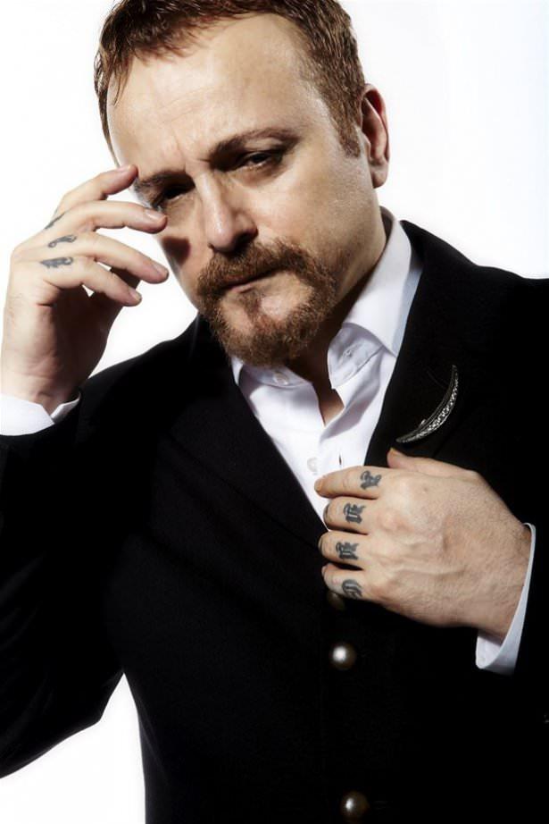 <p>Harun Kolçak (Müzisyen)</p>

<p> </p>
