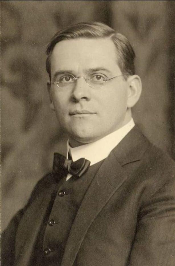 <p><strong>"Çocuğa küçük şeylerden zevk almasını öğreten, ona büyük bir servet bırakmış olur." </strong></p>
<p><strong>Etienne Gilson</strong></p>