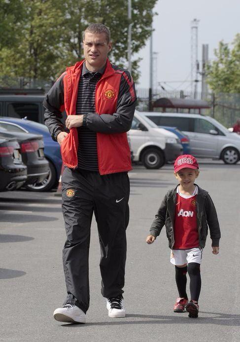 <p>Nemanja Vidic ve oğlu Luka</p>
