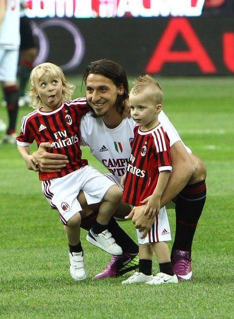 <p>Ibrahimovic ve oğulları Maximilian ile Vincent</p>
