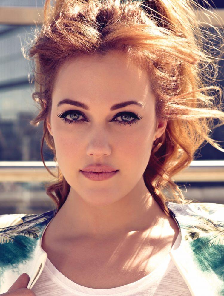 <p><strong>Meryem Uzerli </strong></p>
