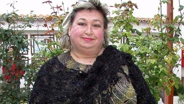 <p>Yıllarca bankacılık yaptıktan sonra emekli olduğunu ve 7 yıl boyunca da hasta annesine baktığını anlatan Demir, şöyle konuştu: "Sosyal yaşantım tamamen bitmişti. Tüm bunlar şişmanlamama neden oldu. Tabiki boğaz da vardı. Et yemeklerini çok seviyorum. Kendim gibi oyuncu olan oğlum Yiğit Dören'in ısrarı üzerine hastaneye gittim.</p>