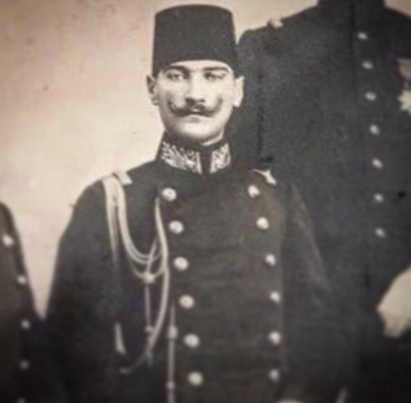 <p><strong>Hamdi Alkan</strong></p>

<p>Bir ulusun işgale karşı vermiş olduğu en büyük kurtuluş savaşını kazanan ve insanlık <br />
tarihine armağan eden Başkomutan Mustafa Kemal Atatürk'ü, silah arkadaşlarını şehitlerimizi ve <br />
gazilerimizi gururla minnetle onurla anıyor, 30 Ağustos Zafer Bayramımızı kutluyorum. </p>
