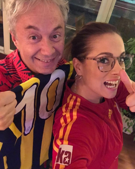 <p>Doğa Rutkay ve Metin uca maçı beraber izlediler</p>

