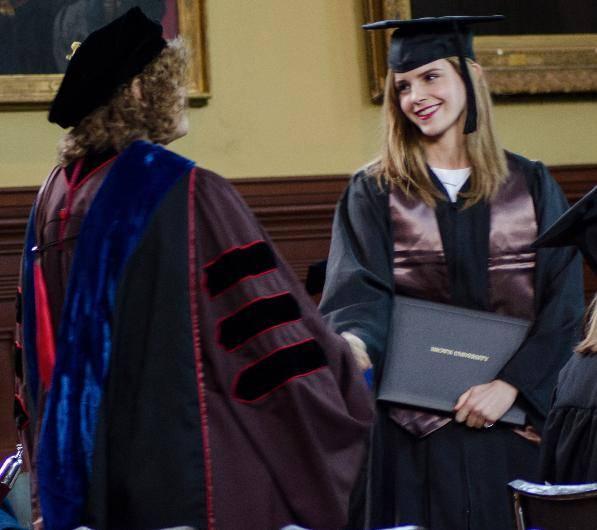 <p>Emma Watson, dün okulda yapılan diploma töreninin de yıldızı oldu.</p>

<p> </p>
