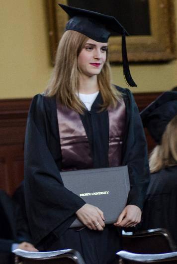 <p>24 yaşındaki Emma Watson, Brown Üniversitesi'ndeki eğitimine 2009 yılında başlamıştı.</p>

<p> </p>
