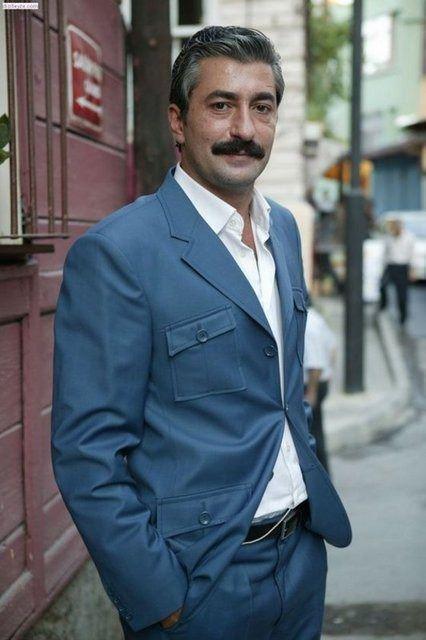 <p><strong>ERKAN PETEKKAYA</strong><br />
<br />
Beykoz ve çeşitli AVM'lerde kasap dükkanı var.</p>

<p> </p>
