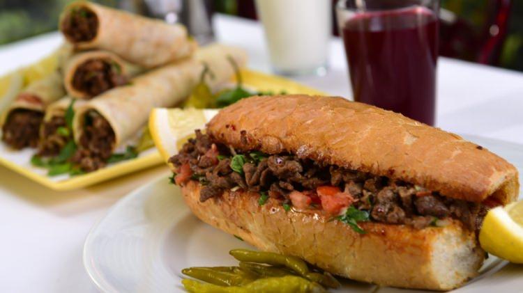 <p><strong>Tantuni</strong></p>
