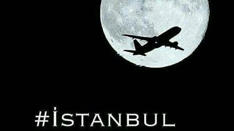 <p>İstanbul Atatürk Havalimanı’nda gerçekleştirilen hain saldırı sonrası sosyal medyada tepkiler çığ gibi büyüyor. Siyaset, Sanat ve Spor camiası da sosyal medya üzerinden saldırıyı lanetledi.</p>
