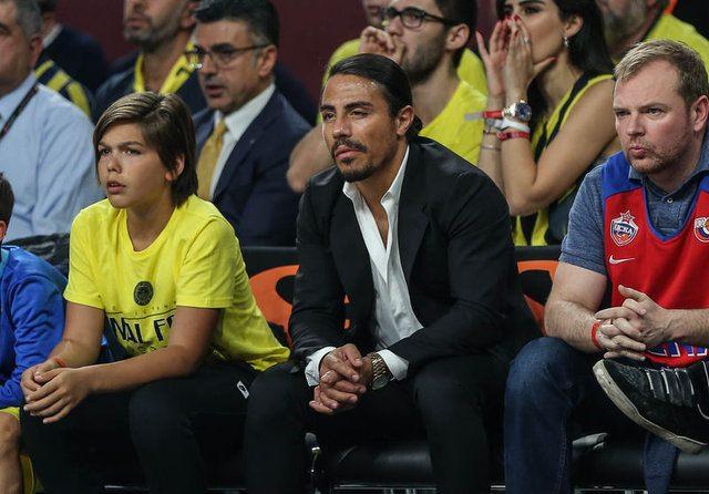 <p>Galatasaray 1-2 Fenerbahçe<br />
<br />
Nusret Gökçe</p>