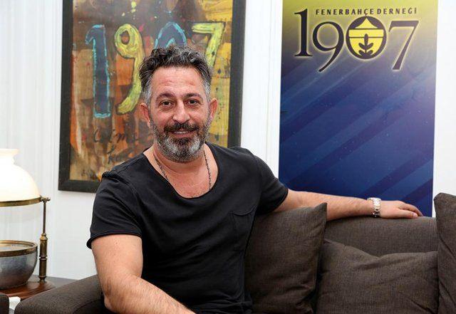 <p>Galatasaray 0-2 Fenerbahçe<br />
<br />
Cem Yılmaz</p>
