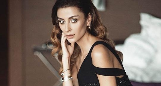 <p><strong>ÖZGE ULUSOY</strong></p>

<p>Sosyal medyada kınasak nolur profili karartsak nolur hep aynı böyle acı şeylerde tekrara düşmek kahredici terörü lanetliyoruz.</p>
