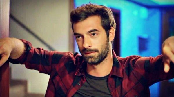 <p>Sosyal medyada gezen bir fotoğraf İlker kaleli hayranlarının oldukça kafasını karıştırdı. </p>