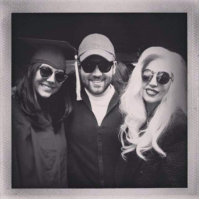 <p>Ünlü şarkıcı Lady Gaga ve kardeşi Natali  Germanotta</p>
