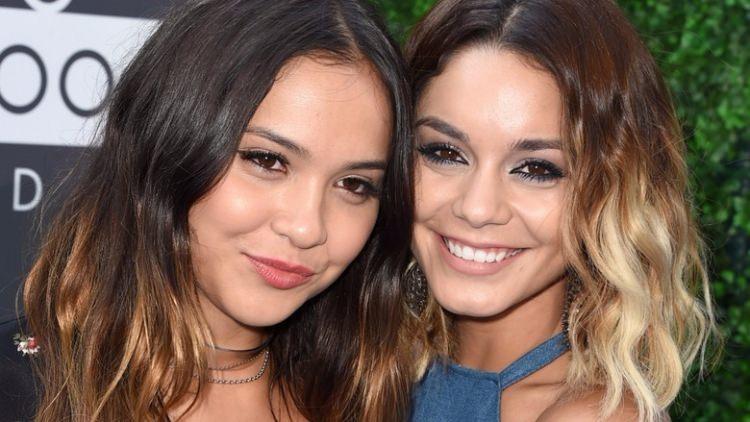 <p>Vanessa Hudgens ve kardeşi Stella Hudgens </p>