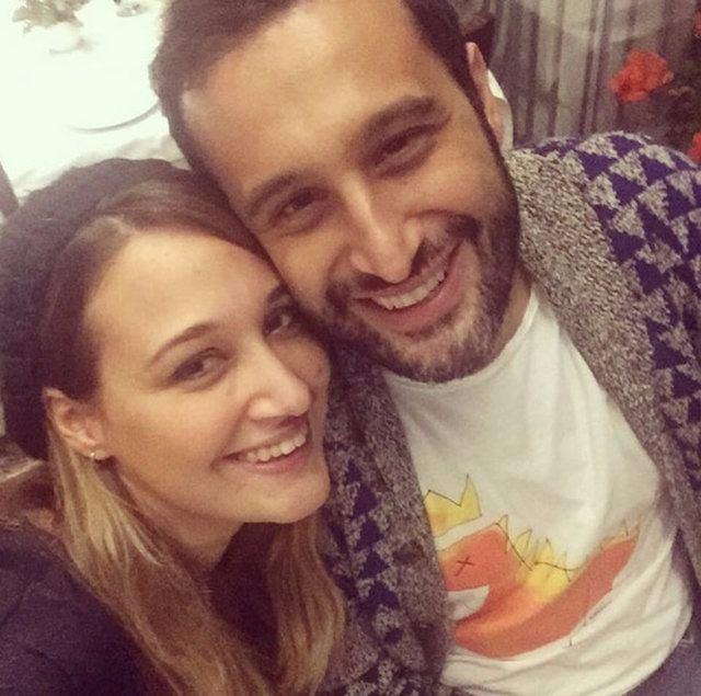 <p>Gupse Özay ve abisi Onur Özay</p>
