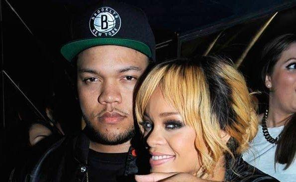 <p>Rihanna ve erkek kardeşi Rorrey</p>