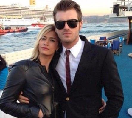 <p>Yakışıklı oyuncunun kardeşi Melisa</p>