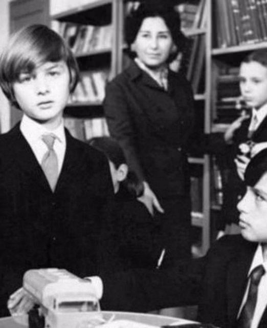 <p>Ömercik adıyla tanınan Ömer Dönmez, Ayşecik adıyla tanınan Zeynep Değirmencioğlu'nun kuzeni.</p>

<p> </p>
