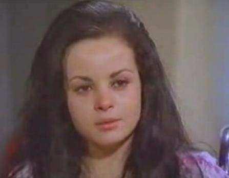 <p>Değirmencioğlu da senaryo yazarı Hamdi Değirmencioğlu'nun kızı.</p>

<p> </p>
