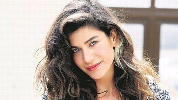 <p><strong>Berrak Tüzünataç</strong><br />
<br />
 1.70</p>
