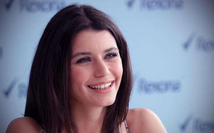 <p><strong>Beren Saat</strong><br />
<br />
 1.64</p>
