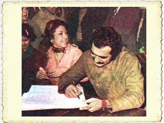 <p>Fikret Hakan ile Hümeyra</p>

<p> </p>
