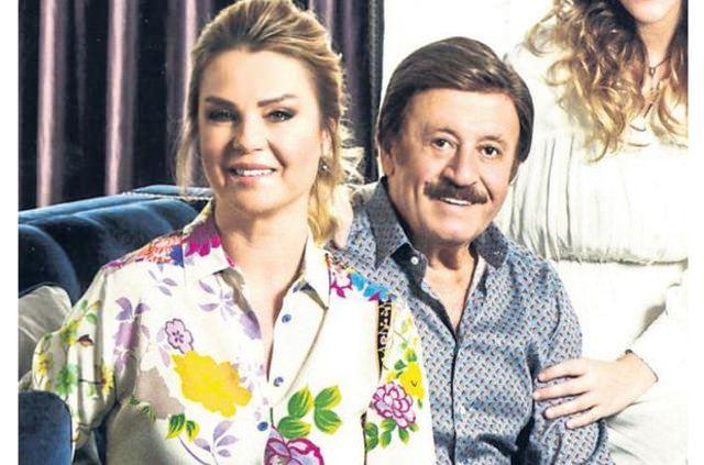 <p>Evliliklerinin 32. yılını kutlayan Selami-Didem Şahin lüks dairelerinin kapısını açtı.</p>