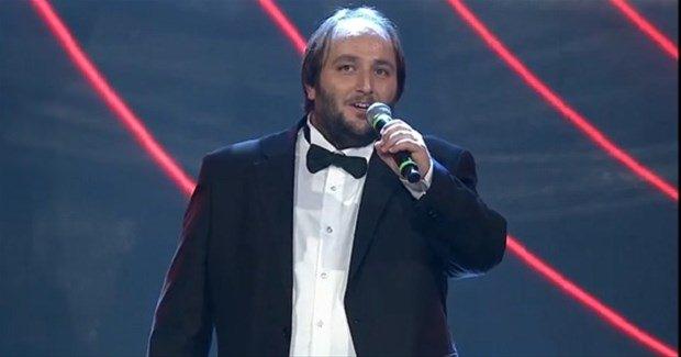 <p>O Ses Türkiye yarışmasıyla adını geniş kitlelere duyuran Hasan Doğru görenleri şoke etti.</p>

<p> </p>
