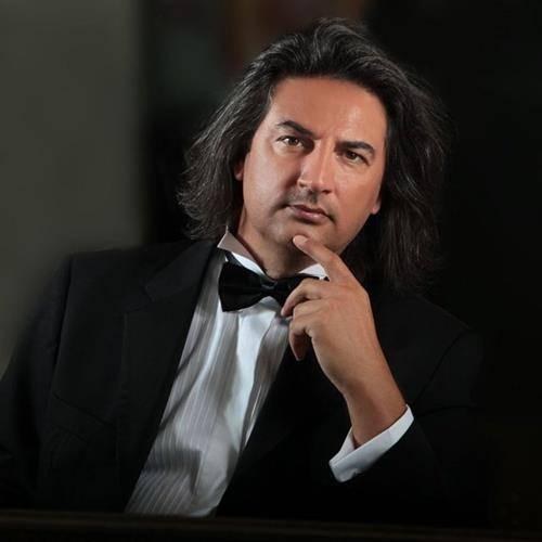 <p>Çelik'in yılbaşı gecesi Bakü'de vereceği konser için seyahat ettiği öğrenildi. Çelik'in geçmişten günümüze imaj yolculuğuna bakacak olursak bir hayli değiştiğini söylemek mümkün...</p>

<p> </p>
