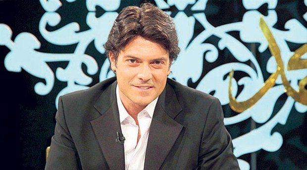 <p>Saçlarına aklar düşen ve sakal bırakan ünlü oyuncu Reha Yeprem bir dizide yeni imajıyla şaşırttı.</p>

<p> </p>
