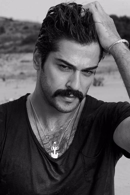 <p><strong>Burak Özçivit </strong></p>
<p>Marmara Üniversitesi Güzel Sanatlar Fakültesi Fotoğrafçılık Bölümü'nde okumaktadır.</p>