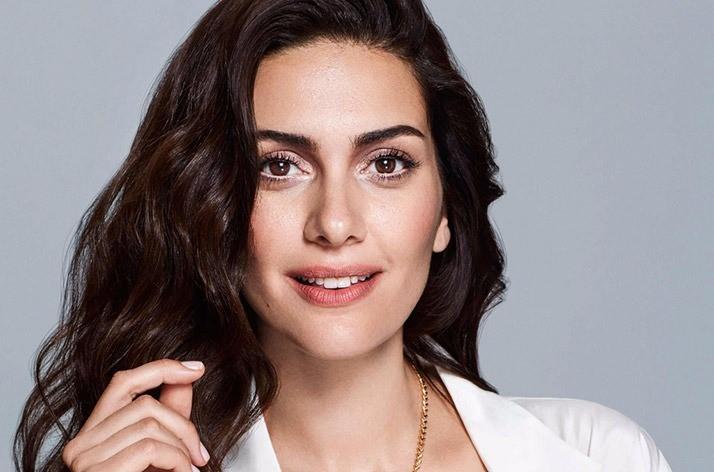 <p><strong>Bergüzar Korel</strong> <br />
<br />
Mimar Sinan Üniversitesi Devlet Konservatuarı Tiyatro Bölümü mezunudur.</p>