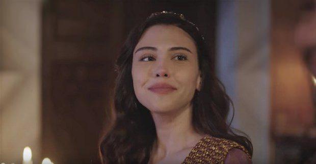 <p>Dilara Aksüyek - 29</p>

<p> </p>
