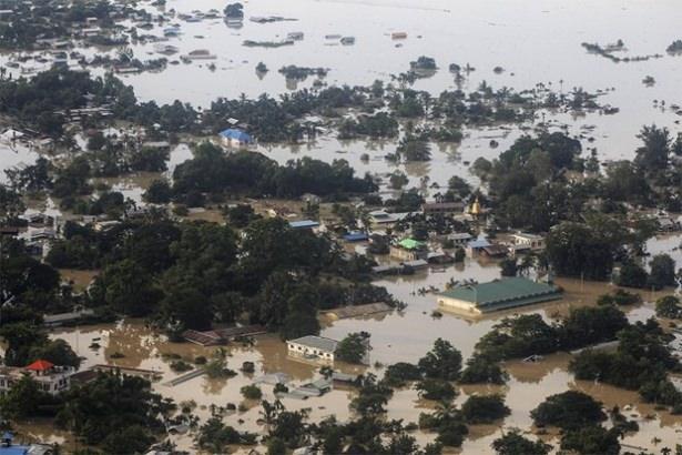 <p>Myanmar'ın batı kıyı şeridindeki Arakan eyaleti sele teslim oldu.</p>
