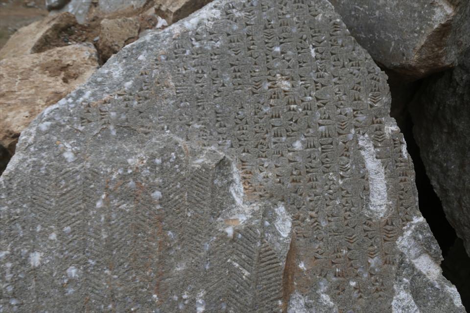 <p>DEAŞ tarafından Mart 2015 tarihinde tahrip edilen antik kentten geriye sadece b&uuml;y&uuml;k bir enkaz kaldı.&nbsp;</p>
