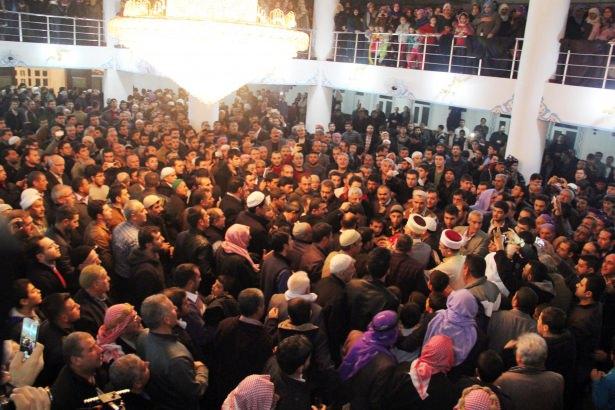 <p>Mevlit kandili nedeniyle Haliliye M&uuml;ft&uuml;l&uuml;ğ&uuml; tarafından Karşıyaka Mahallesi'nde bulunan Fatih Sultan Mehmet Camisi'nde Sakal-ı Şerif ziyarete a&ccedil;ıldı.&nbsp;</p>
