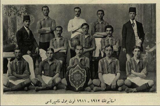 <p>9 - Mustafa Bey - Fenerbahçe Kulüp Binasında</p>
