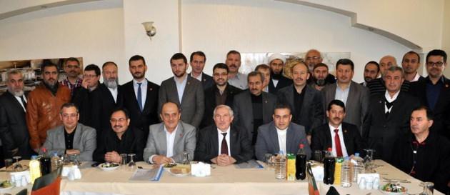 <p>Uşak'ta 26 sivil toplum kuruluşu tarafından oluşturulan Milli İradeye Saygı Platformu İstanbul merkezli operasyona ilişkin basın toplantısı düzenledi.</p>
