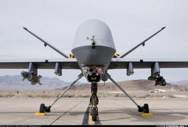 <div>Ülke: ABD </div>

<div>Robot adı: Reaper </div>

<div>Üretici: General Atomics </div>

<div>Boy (cm): 2012 </div>

<div>Ne yapabiliyor: Saatlerce uçabilen ve uzaktan kontrol edilebilen misiller taşıyan arama ve imha robotu. </div>

<div>Kaynak: Dünya Gazetesi</div>
