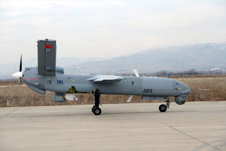 <p> Halen TSK tarafından kullanılan operasyonel İHA süzülme ile hedefe yönlenen, herhangi bir itki sistemi bulunmayan mühimmat kullanıyor ve yer istasyonu aracılığıyla yönetiliyor.</p>
