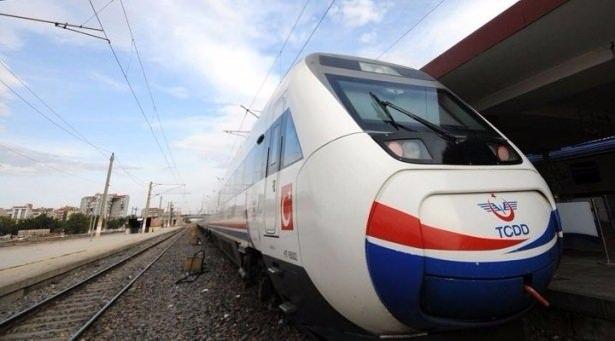 <p>Konya – Karaman arasında 102 km uzunluğunda 200 km/saat hıza uygun, çift hatlı, elektrikli ve sinyalli demiryolu yapım çalışmaları sürüyor.</p>