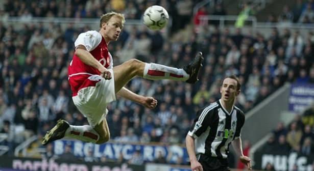 <p>Dennis Bergkamp</p>
<p> </p>
<p>Uçamayan Hollandalı</p>
