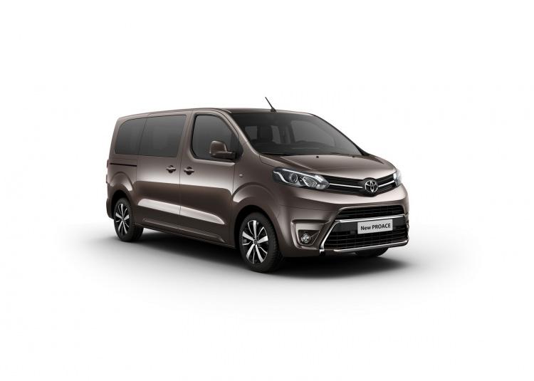 <p>Proace VAN ve Proace VERSO'nun ilk çeyrekte satışa sunulması planlanıyor. Proace 3 farklı motor seçeneği ve 9 kişilik yolcu kapasitesiyle öne çıkıyor.</p>