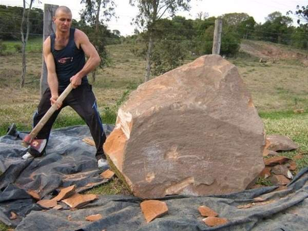<p>İlk planda ne yaptığı anlaşılamayan adamın &ccedil;alışması sonunda ise herkes &ccedil;ok şaşırdı.<br />
&nbsp;</p>
