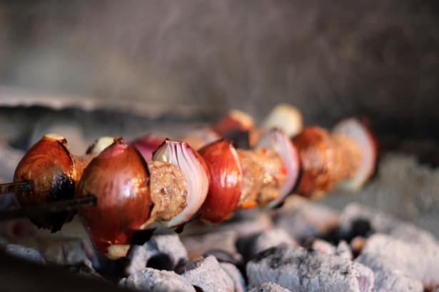 <p>Gaziantep'te, "gribe iyi geldiği" söylenen soğan kebabı, sonbahar aylarının vazgeçilmez yemekleri arasında yer alıyor.</p>

<p> </p>
