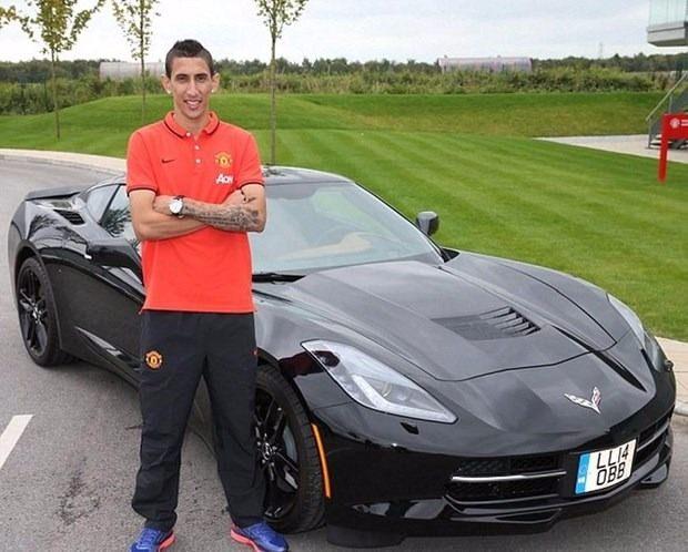 <p><strong>Angel Di Maria</strong><br />
<br />
Paris Saint-Germain'in yıldızı Angel Di Maria, Manchester United'a imza attıktan sonra yeni arabasını aldı.</p>

<p> </p>
